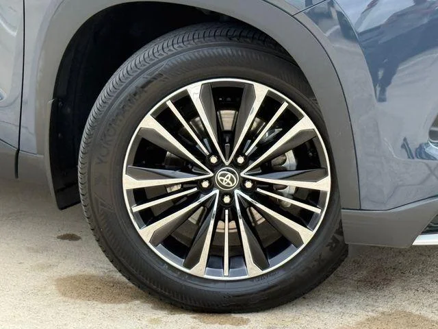 2025 Toyota Grand Highlander Hybrid - Image 33