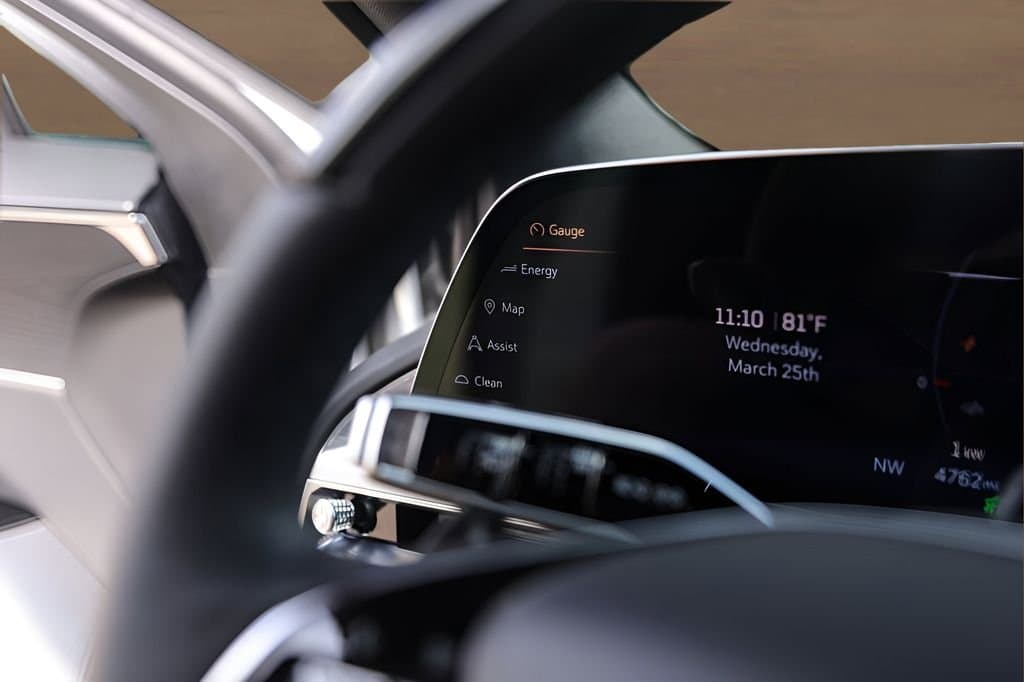 2025 Cadillac LYRIQ - Image 15