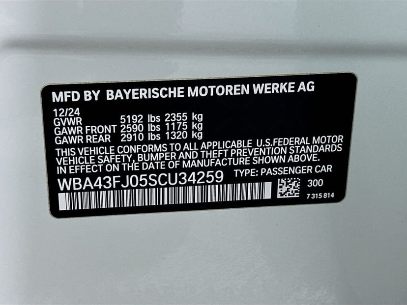 2025 BMW 5 Series - Image 33