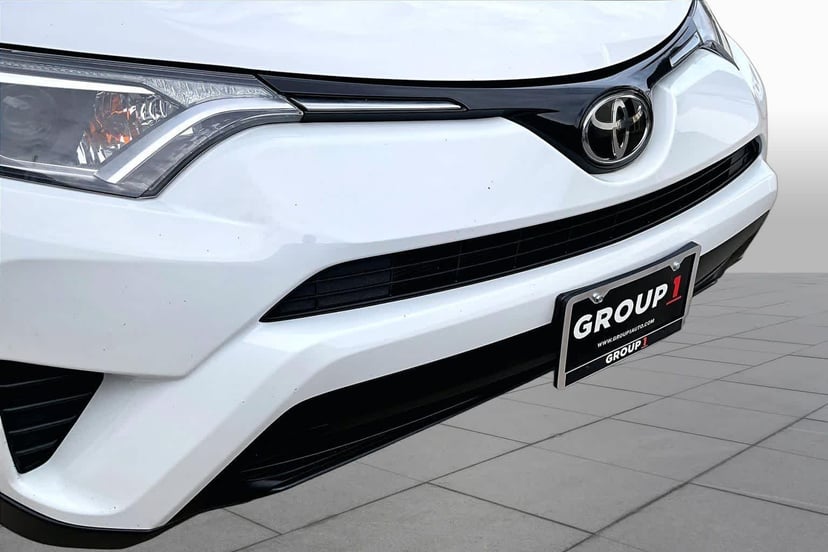 2017 Toyota RAV4 - Image 29