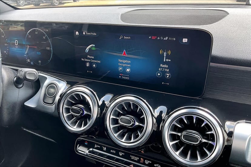 2023 Mercedes-Benz EQB 300 - Image 6