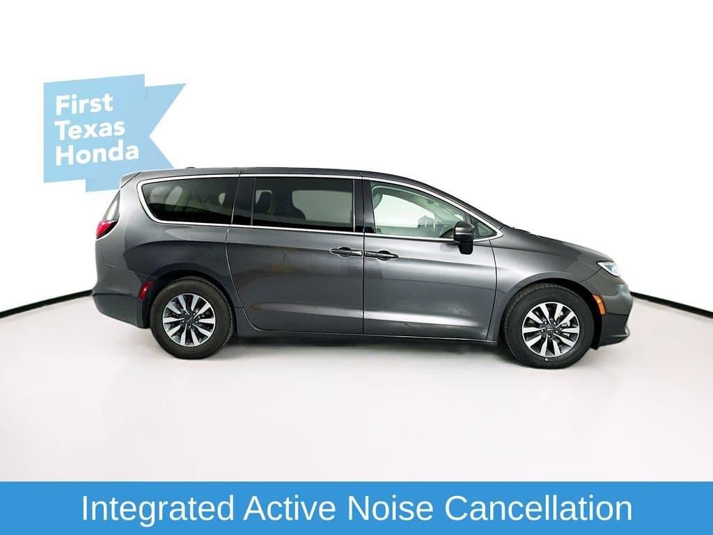 2023 CHRYSLER Pacifica - Image 9