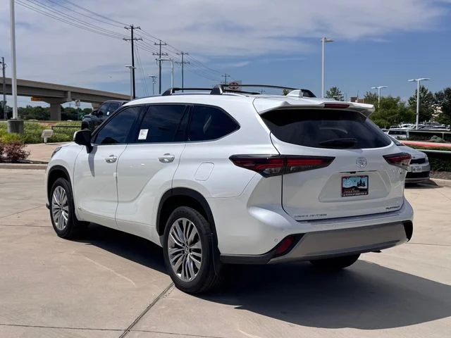 2026 Toyota Highlander Hybrid - Image 6