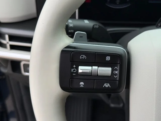 2025 Hyundai Santa Fe - Image 18
