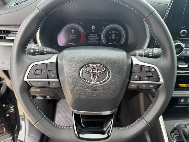 2025 Toyota Highlander - Image 12