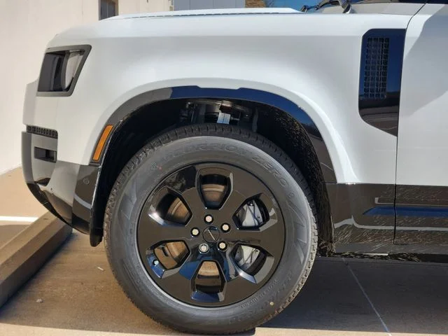 2026 Land Rover Defender 110 - Image 6