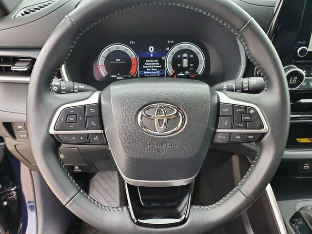 2025 Toyota Highlander - Image 13