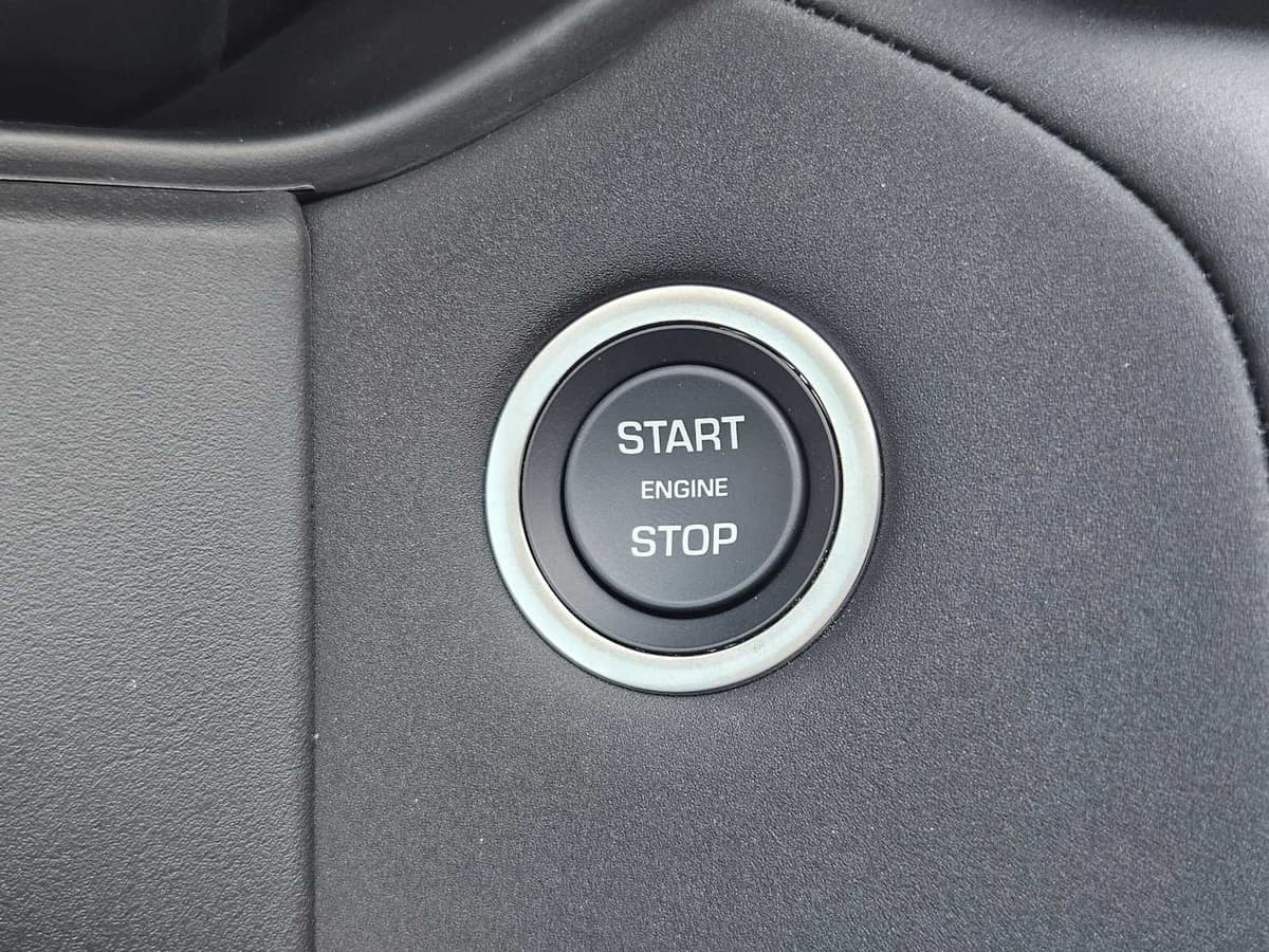 2026 LAND ROVER Range Rover Velar - Image 19