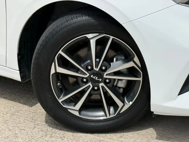 2023 Kia Forte - Image 2