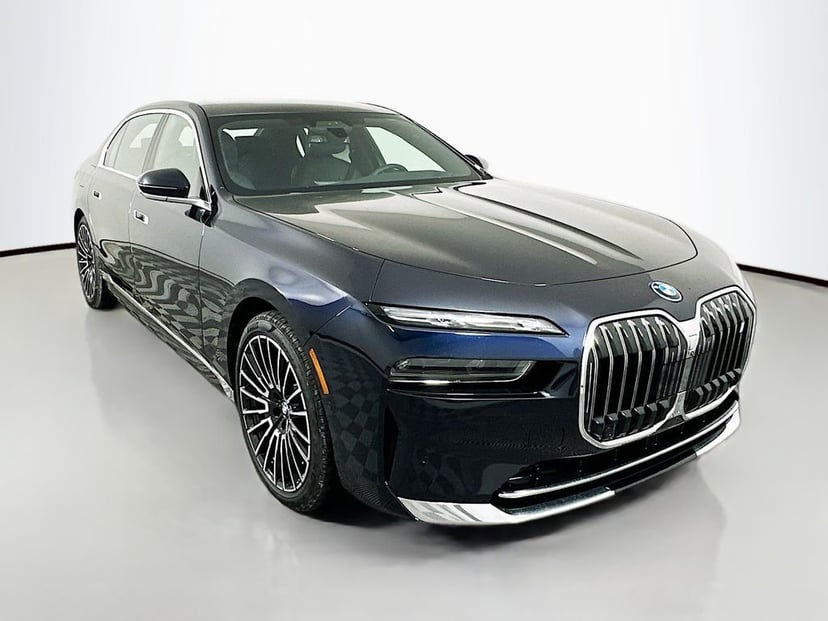 2025 BMW i7 - Image 3