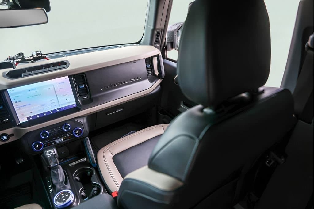 2023 Ford Bronco - Image 29
