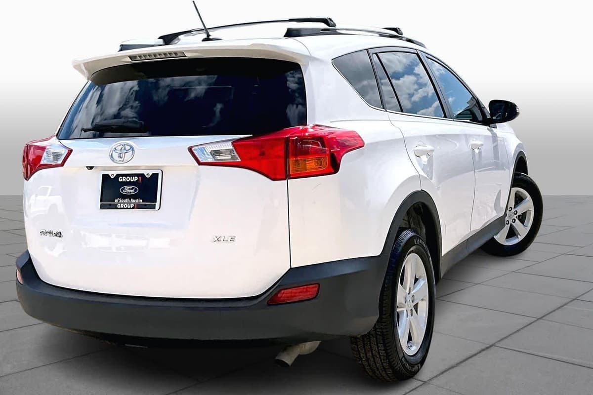 2013 Toyota RAV4 - Image 16