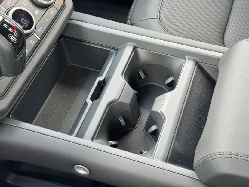 2026 Land Rover Defender 110 - Image 21