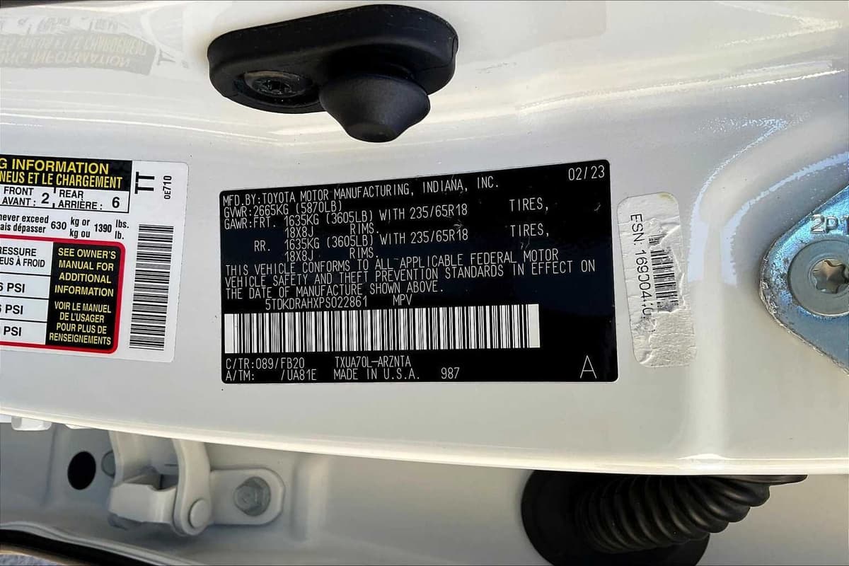 2023 Toyota Highlander - Image 32