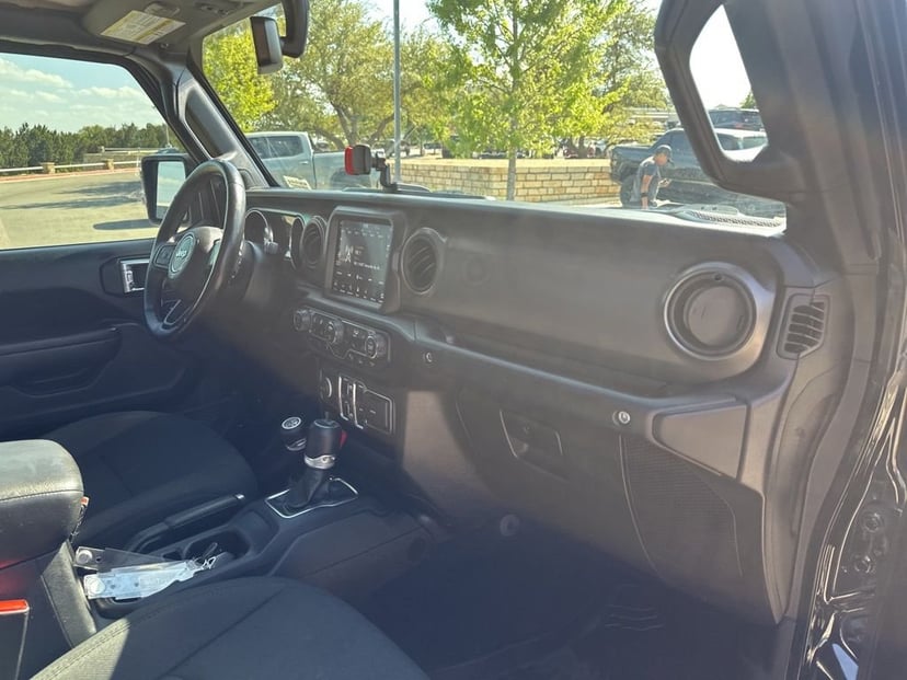 2022 Jeep Gladiator - Image 14