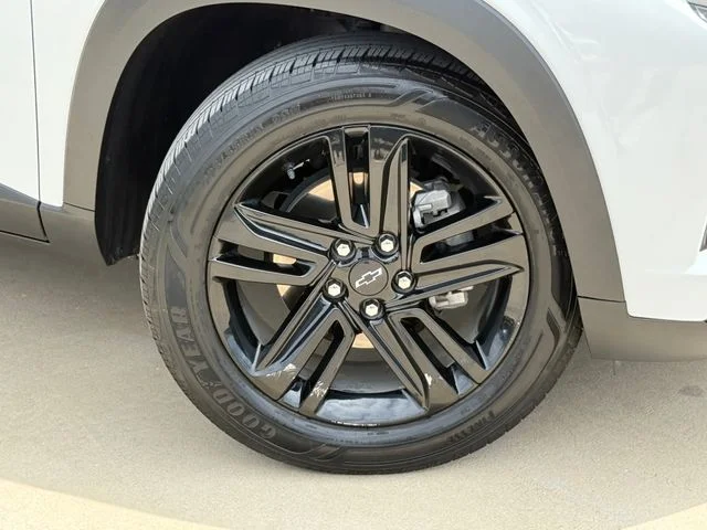 2024 Chevrolet Trax - Image 2