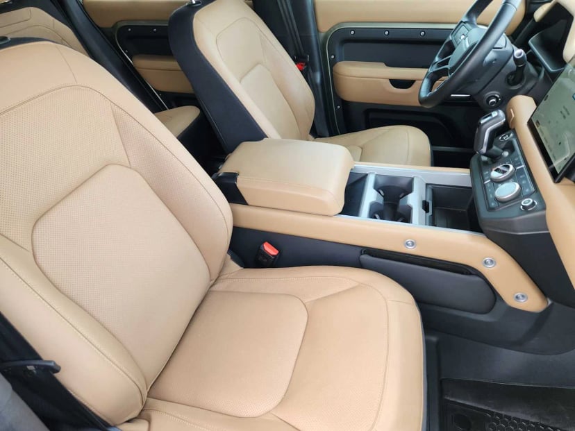 2025 Land Rover Defender - Image 13