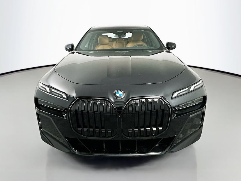 2025 BMW 7 Series - Image 3