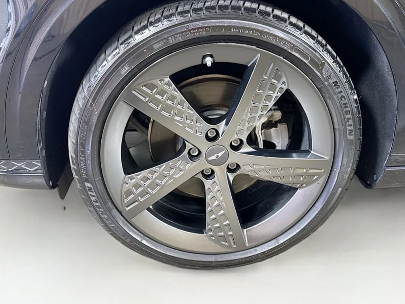 2022 Genesis GV70 - Image 40