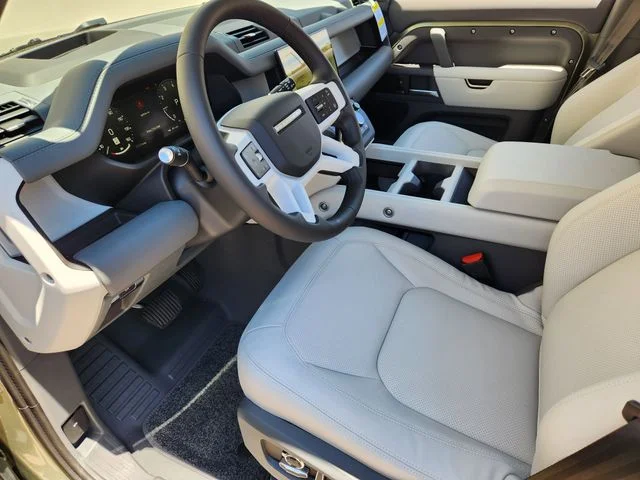 2025 Land Rover Defender 130 - Image 9