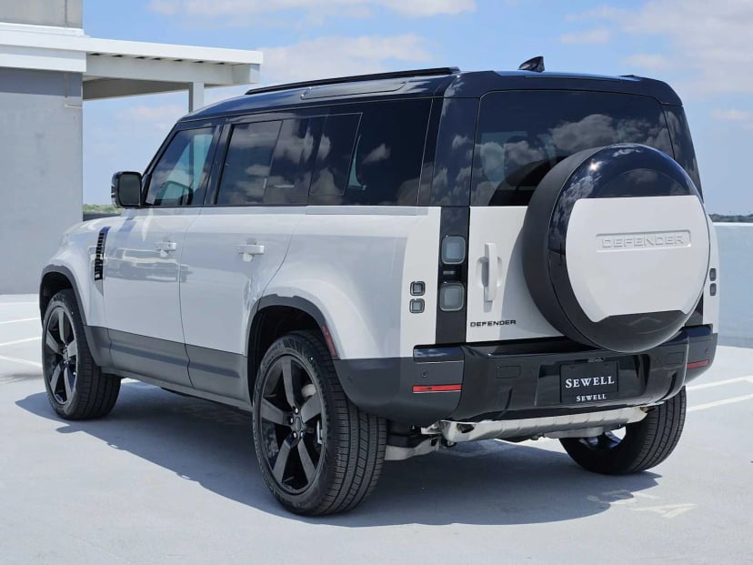 2026 LAND ROVER Defender 110 - Image 7