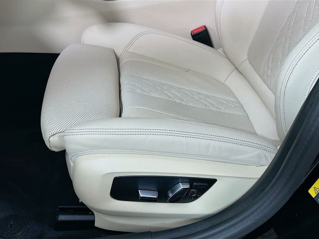 2023 BMW 5 Series - Image 20