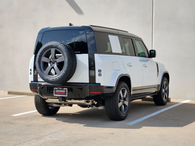 2026 Land Rover Defender 110 - Image 4
