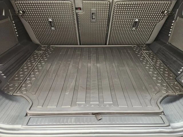 2026 Land Rover Defender 110 - Image 22