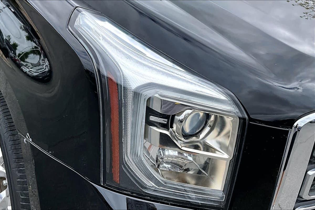 2018 GMC Yukon - Image 28