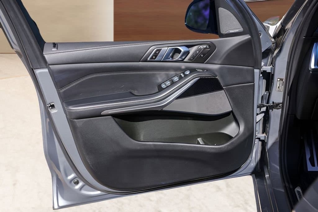 2023 BMW X7 - Image 25