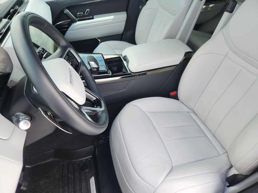 2025 Land Rover Range Rover Sport - Image 11