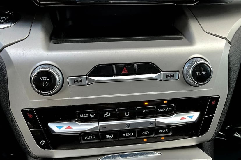 2022 Ford Explorer - Image 30