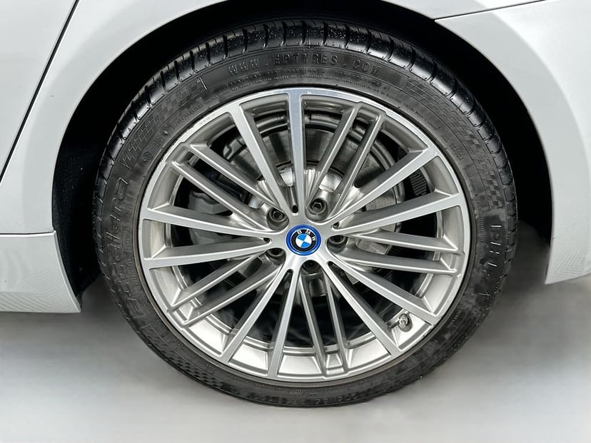 2018 BMW 5 Series - Image 32