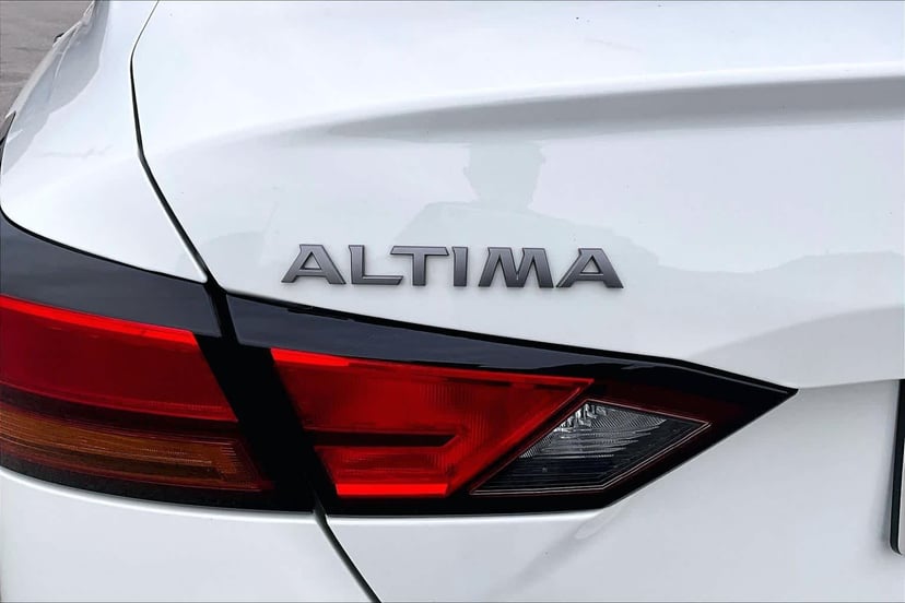 2025 Nissan Altima - Image 10