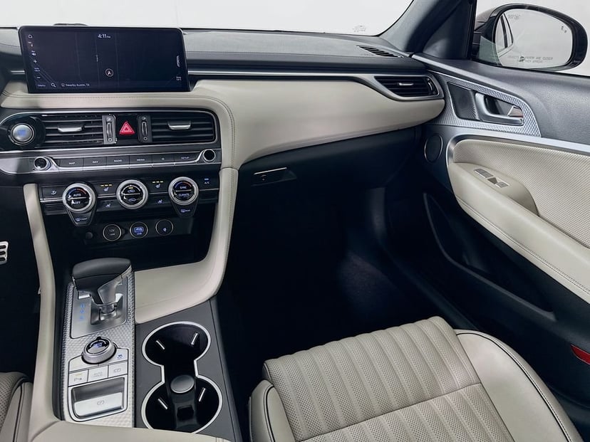 2023 Genesis G70 - Image 24