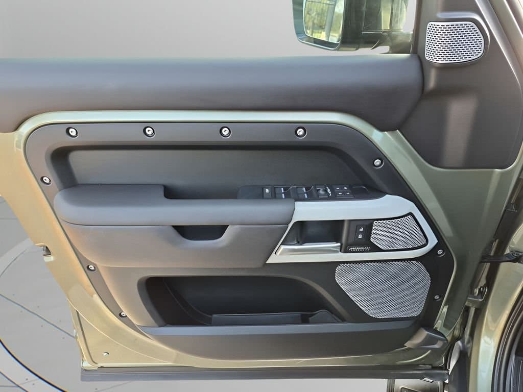 2024 Land Rover Defender 130 - Image 27
