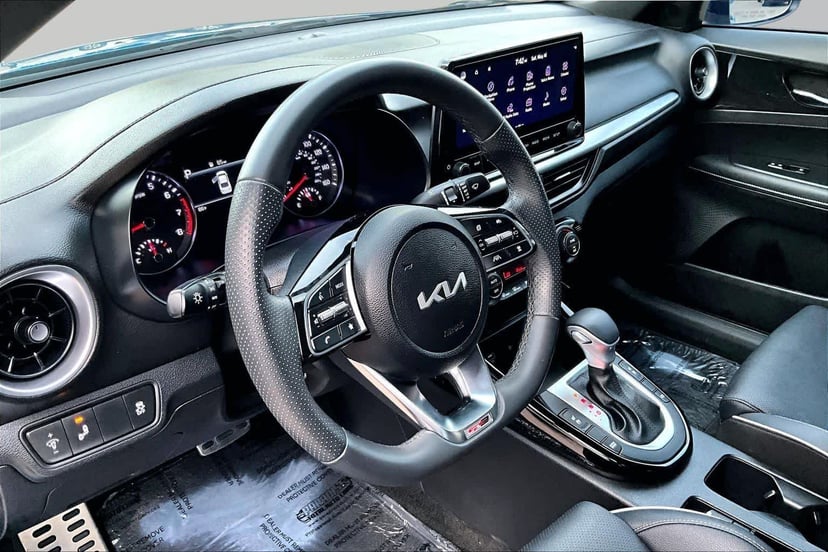2023 Kia Forte - Image 18