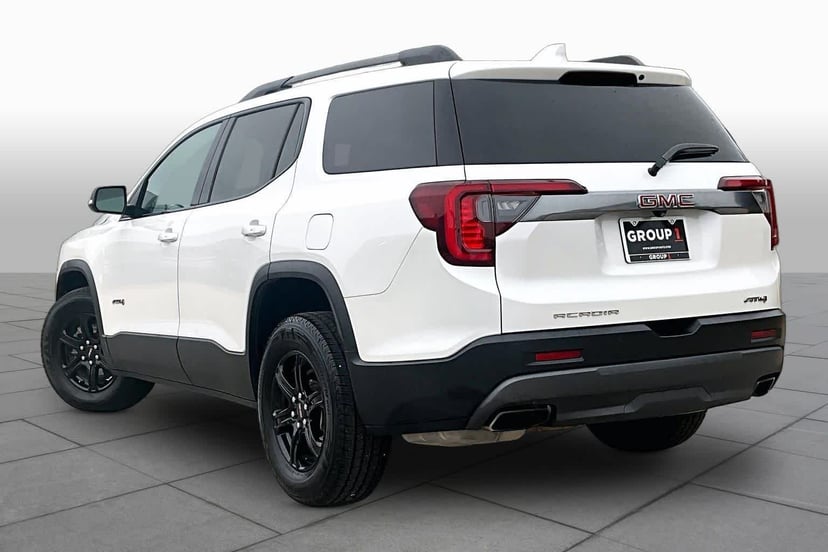2023 GMC Acadia - Image 12