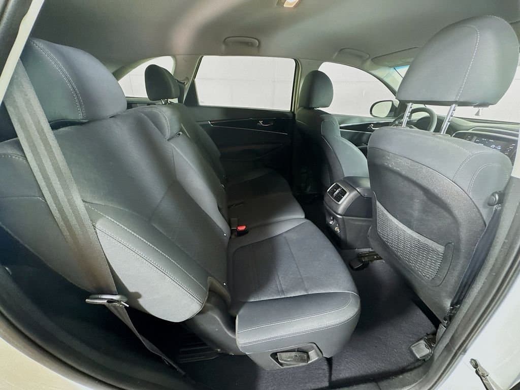 2019 KIA Sorento - Image 33