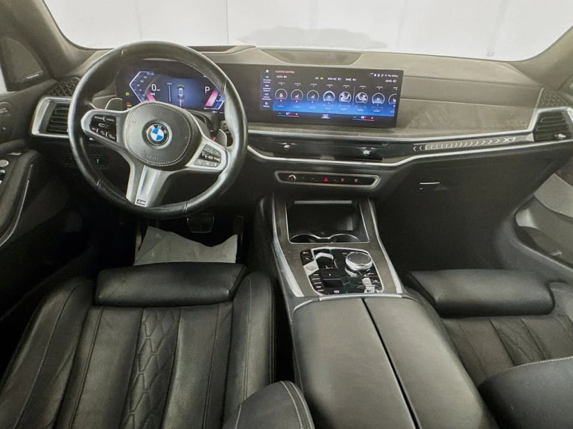 2023 BMW X7 - Image 27