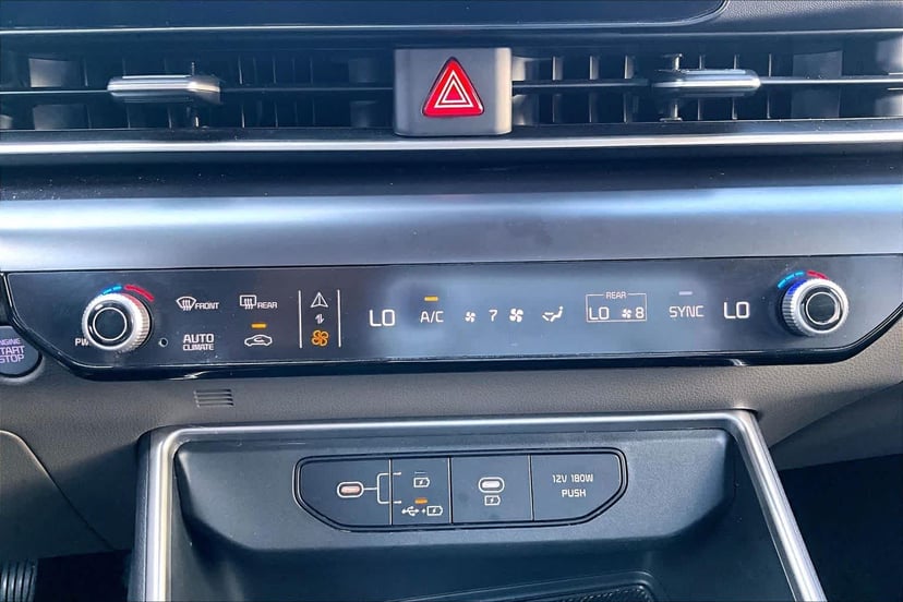2025 Kia Carnival - Image 32