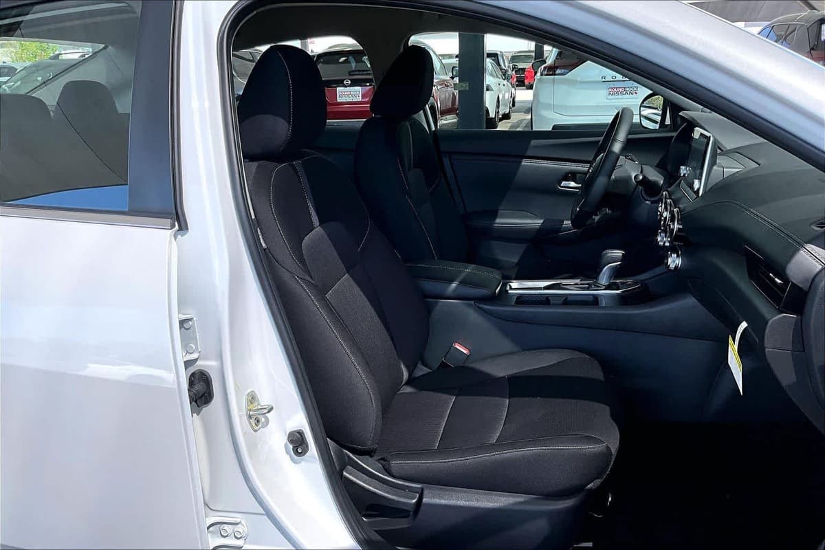 2025 Nissan Sentra - Image 9