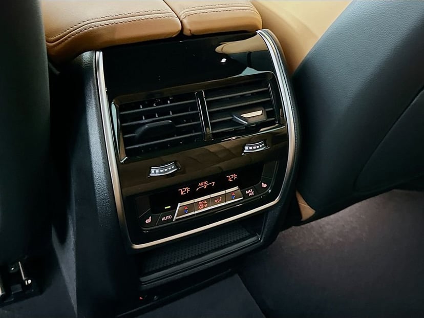 2026 BMW X7 - Image 18