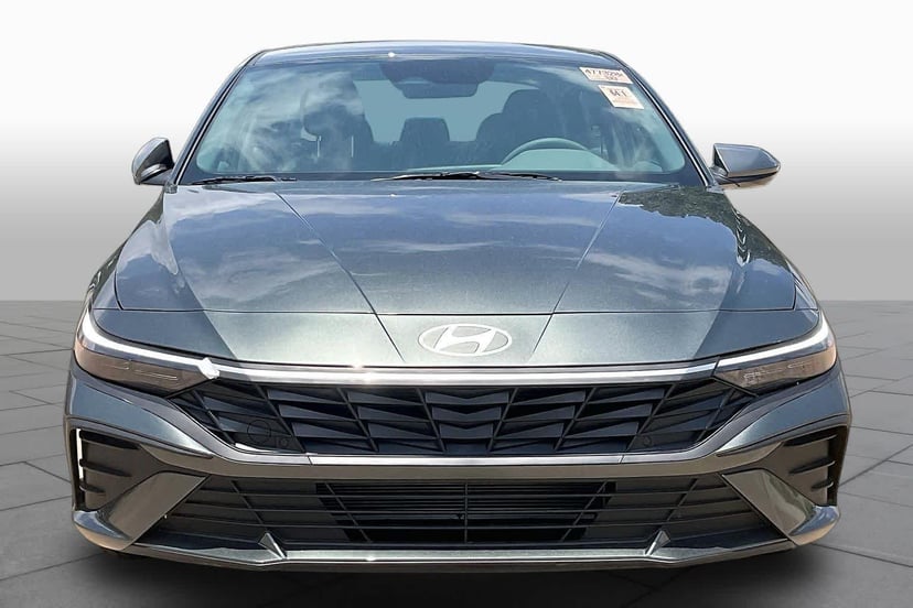 2026 Hyundai Elantra - Image 2
