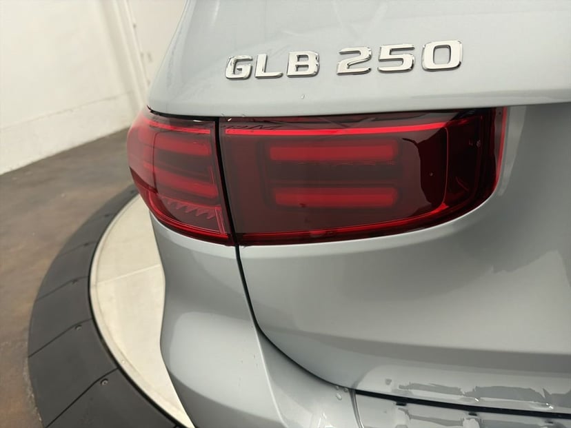 2026 Mercedes-Benz GLB - Image 11