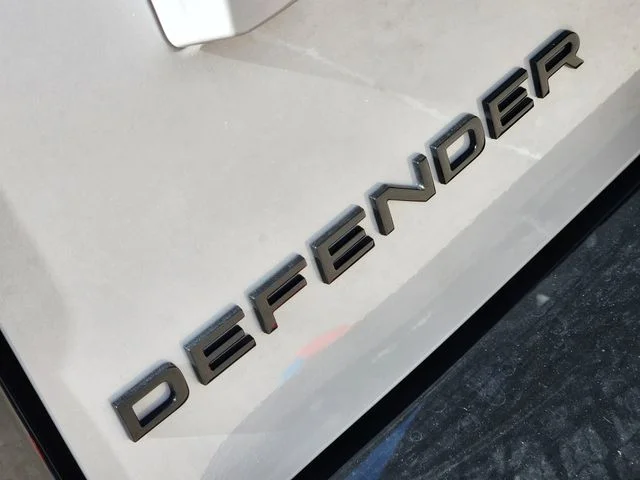 2026 Land Rover Defender 110 - Image 12