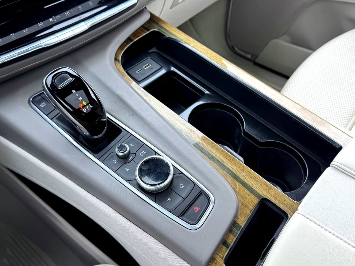 2021 Cadillac Escalade - Image 36