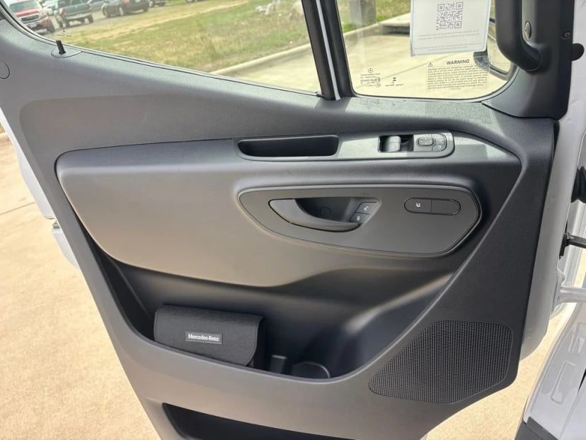 2025 Mercedes-Benz Sprinter 2500 - Image 15