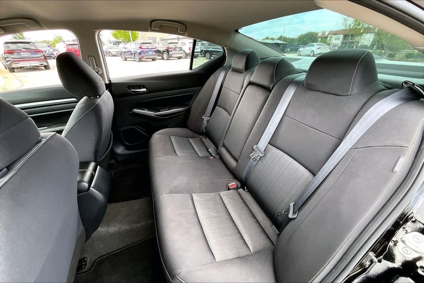 2022 Nissan Altima - Image 21