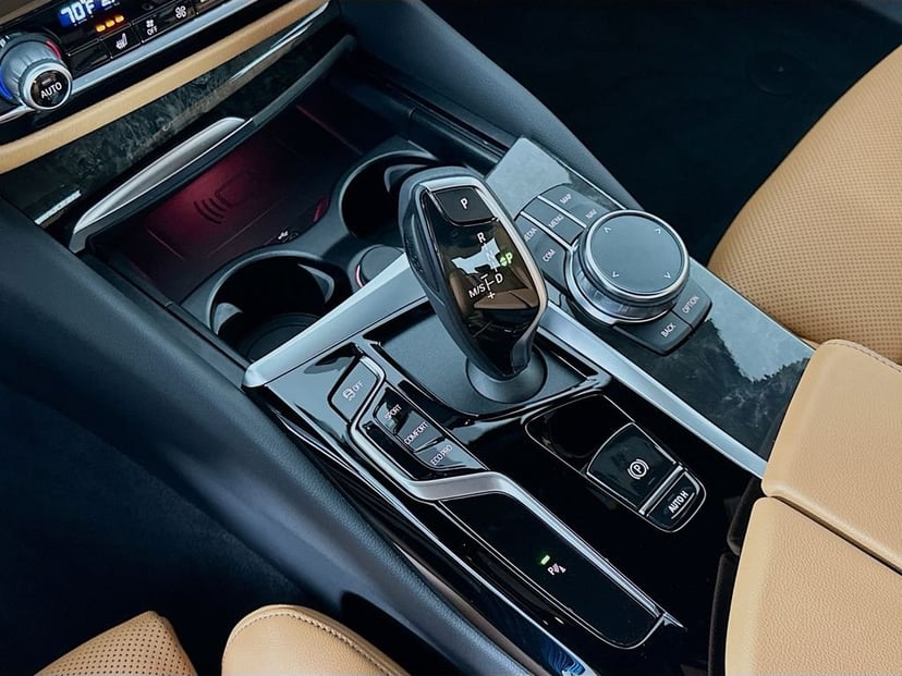 2023 BMW 5 Series - Image 17